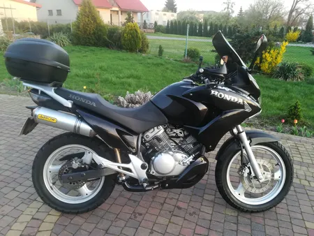 Read more about the article Honda Varadero 125 – dane techniczne, v-max, wymiary